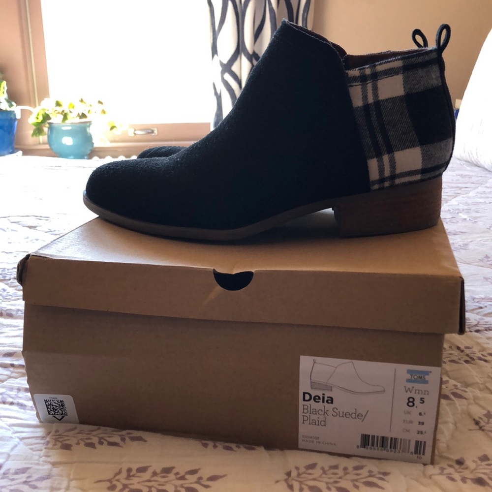 Tom’s Deia Plaid Booties
